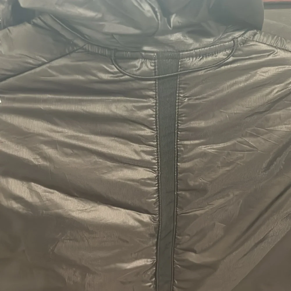 Men’s New Nike Aeroloft jacket - sz lg - black with 3m insignia.
Asking $200 obo - Picture 4 of 6